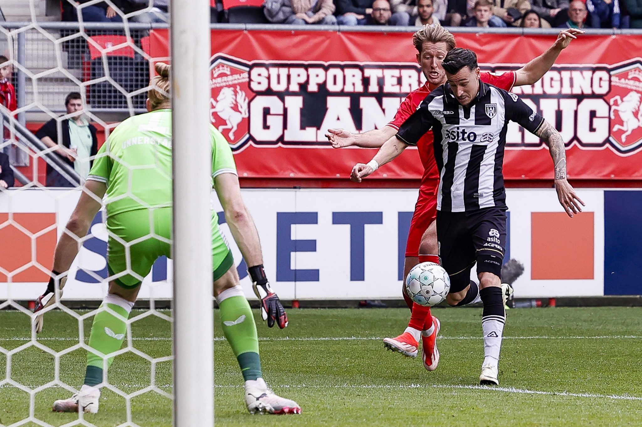 De Foto S Van FC Twente Heracles Almelo Heracles Almelo