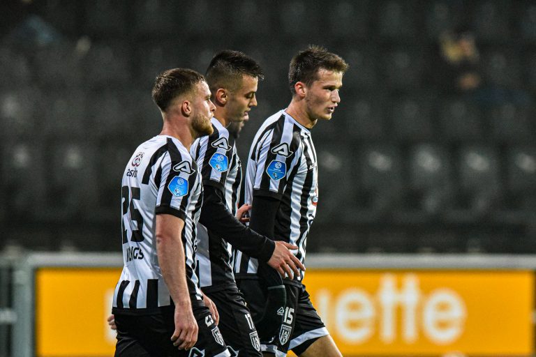 Tweede elftal thuis tegen PEC Zwolle - Heracles