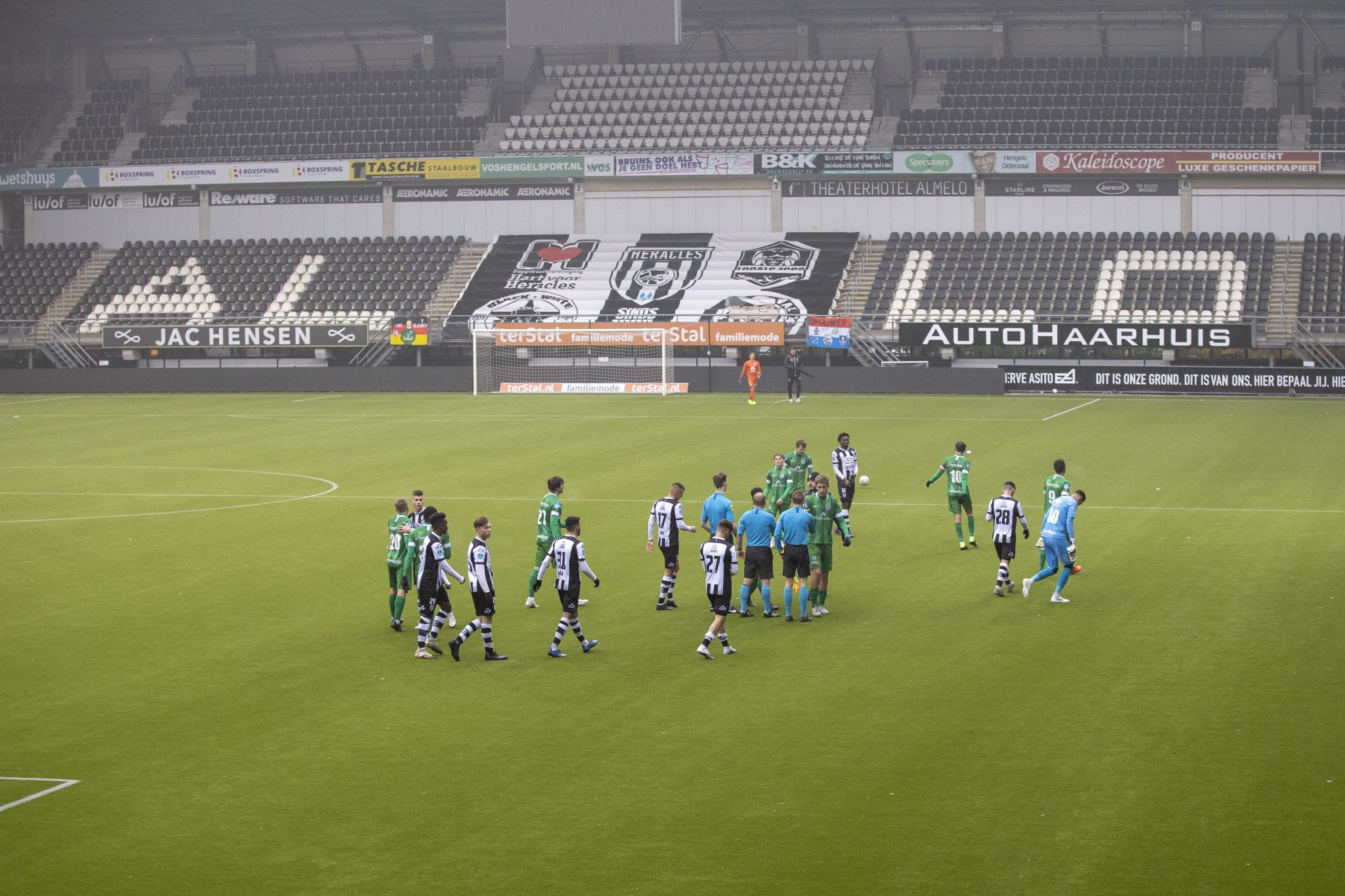 Heracles Almelo 2 en PEC Zwolle 2 spelen gelijk in ...